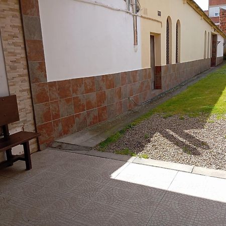 Hostal Santiago Carrion De Los Condes Exterior photo
