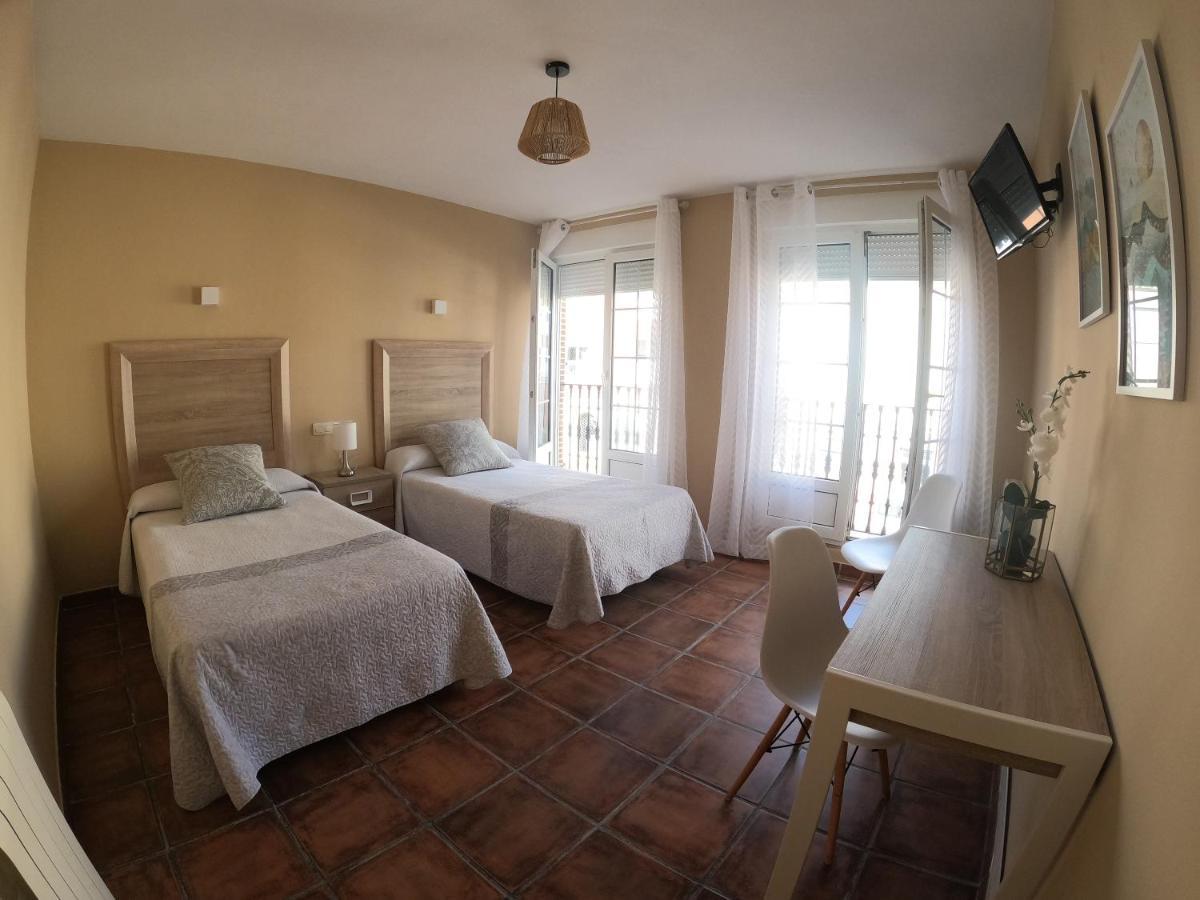 Hostal Santiago Carrion De Los Condes Exterior photo