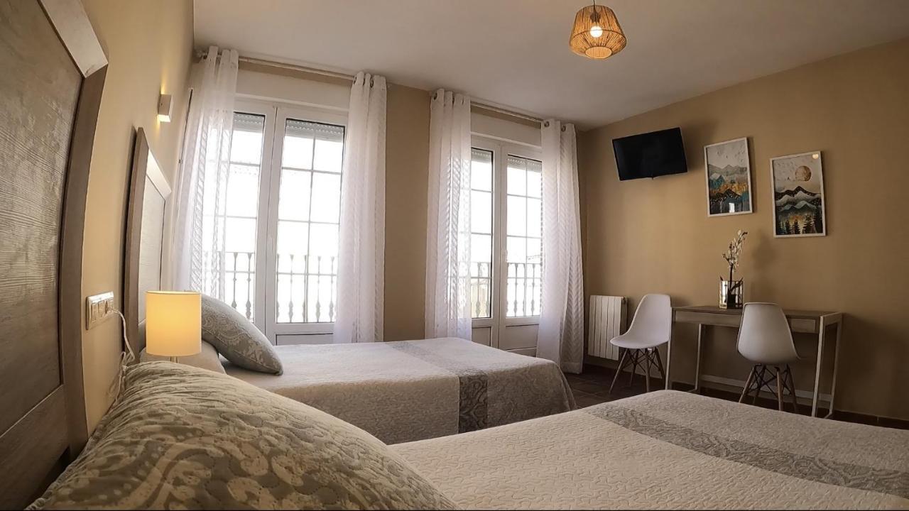 Hostal Santiago Carrion De Los Condes Exterior photo