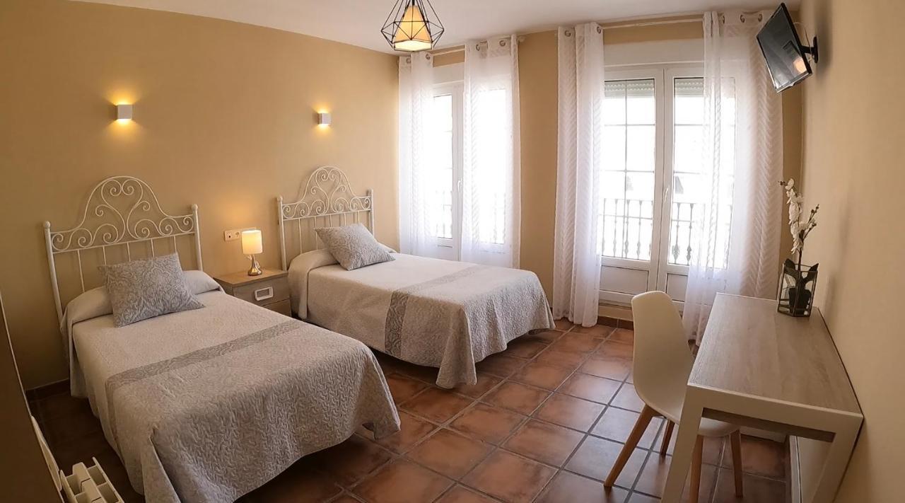 Hostal Santiago Carrion De Los Condes Exterior photo