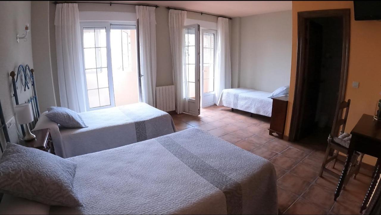 Hostal Santiago Carrion De Los Condes Exterior photo