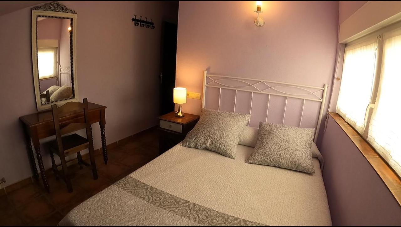 Hostal Santiago Carrion De Los Condes Exterior photo