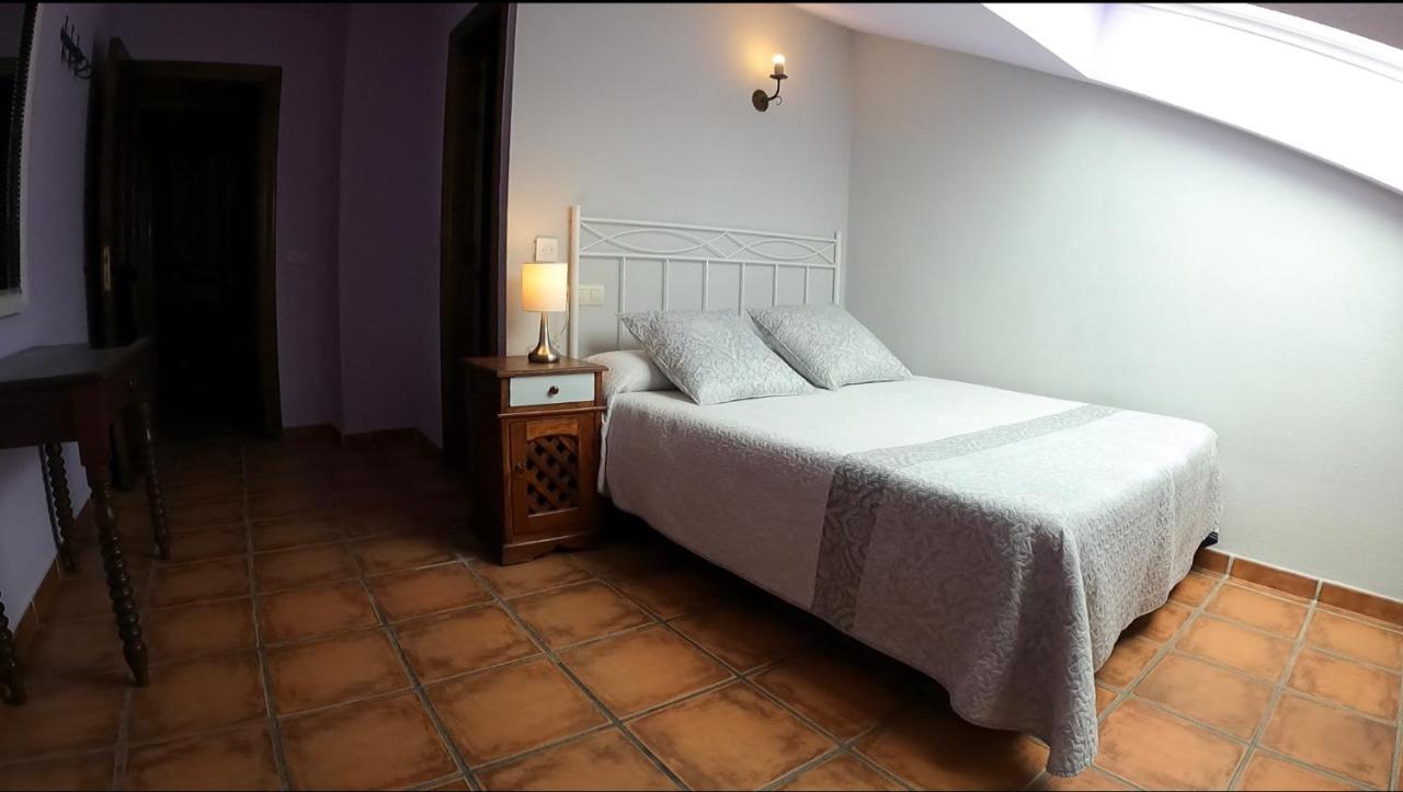 Hostal Santiago Carrion De Los Condes Exterior photo