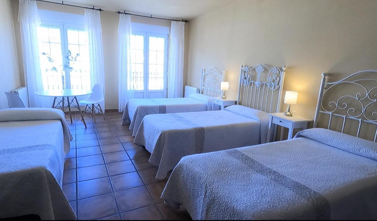 Hostal Santiago Carrion De Los Condes Exterior photo