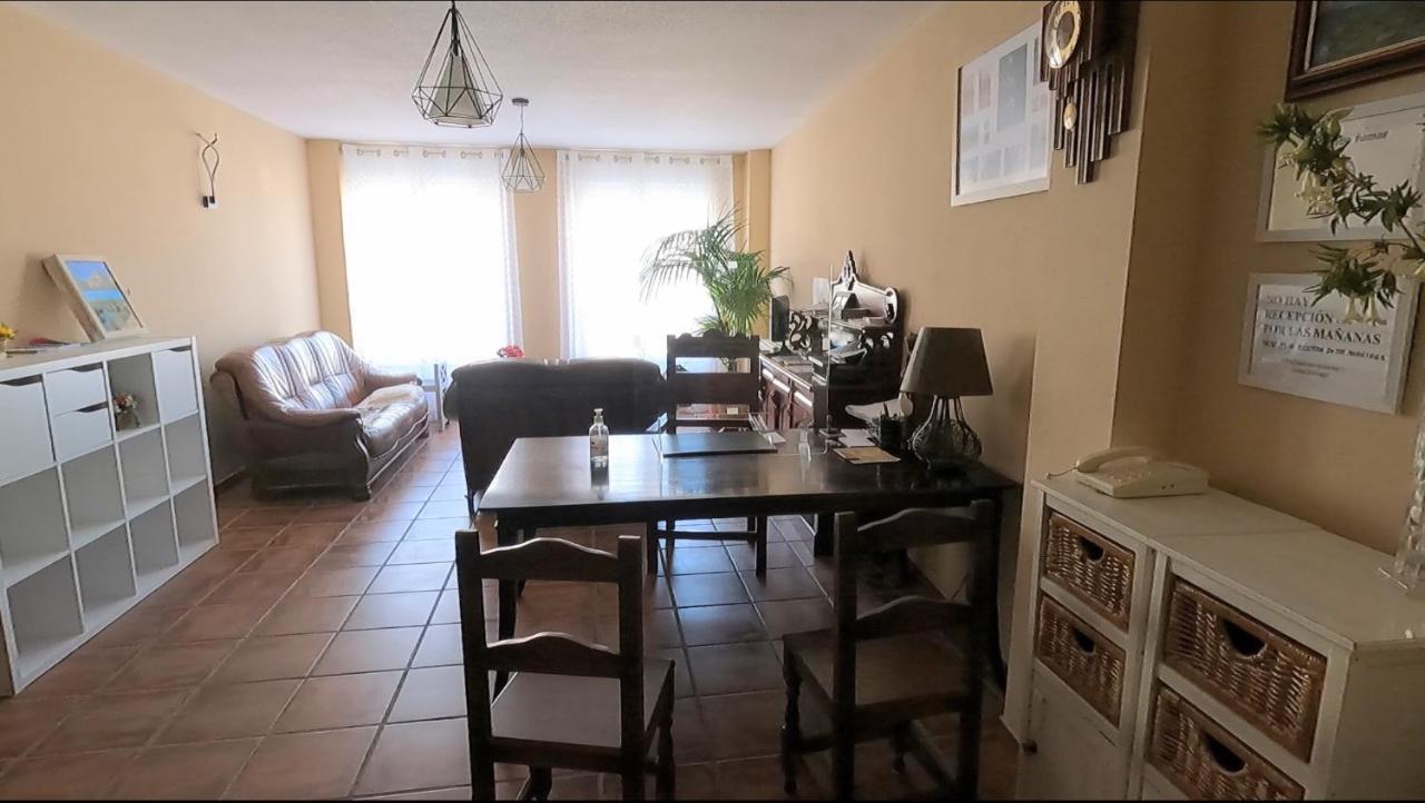 Hostal Santiago Carrion De Los Condes Exterior photo