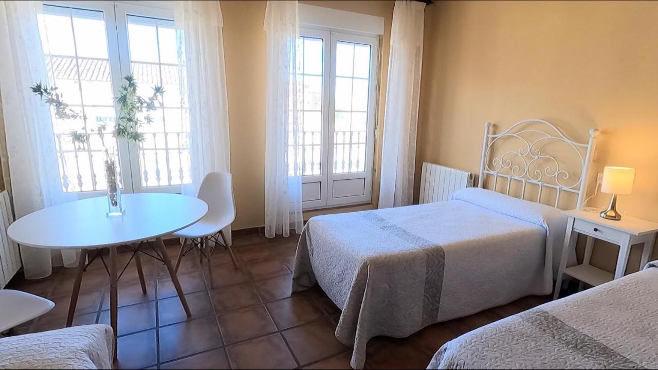 Hostal Santiago Carrion De Los Condes Exterior photo