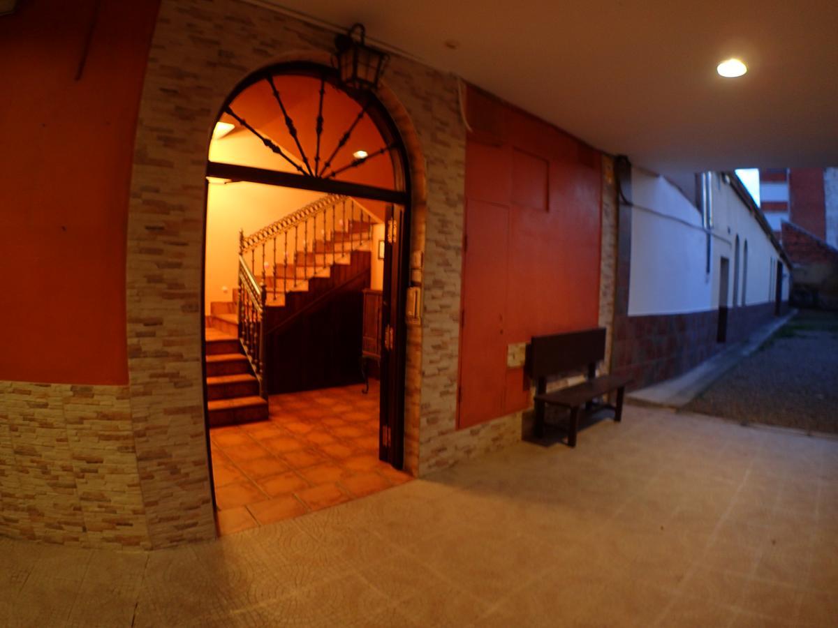 Hostal Santiago Carrion De Los Condes Exterior photo